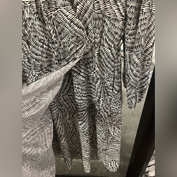 Women’s A New Day Black and White V-Neck Patterned Faux Wrap Dress XS - Picture 6 of 15